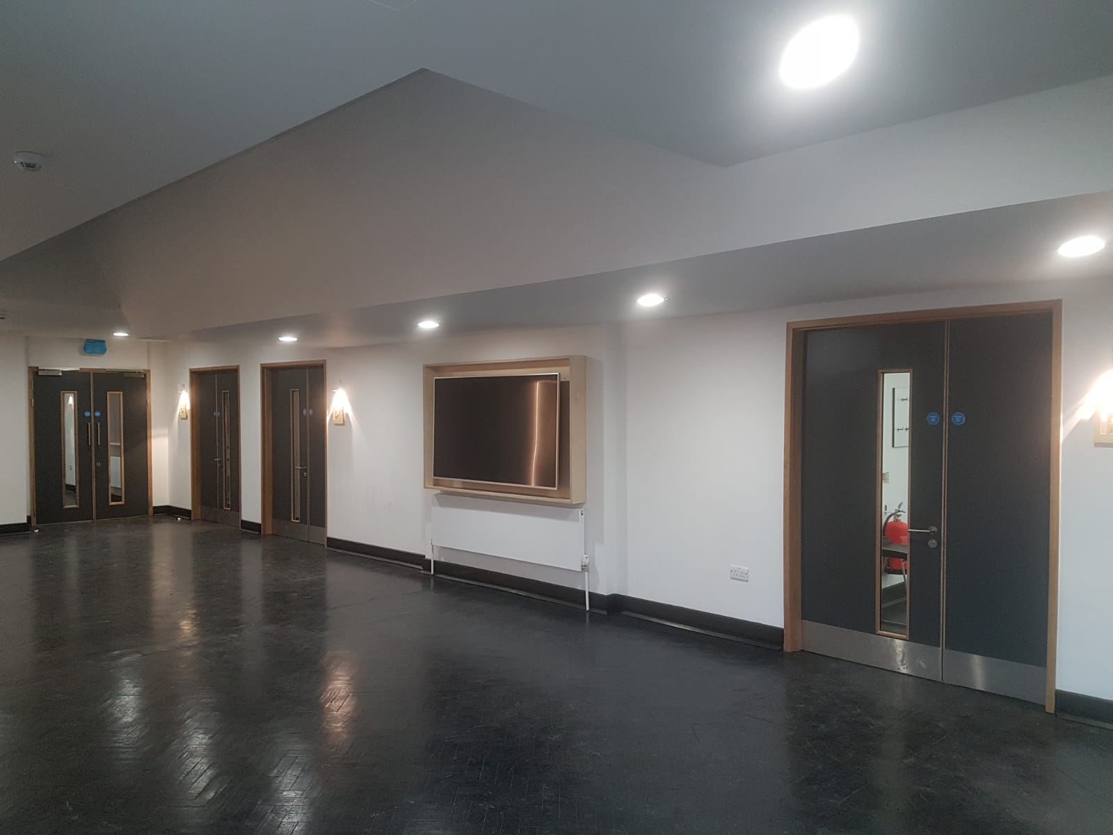 Bespoke joinery by R P Carpentry, one of our own project photographs